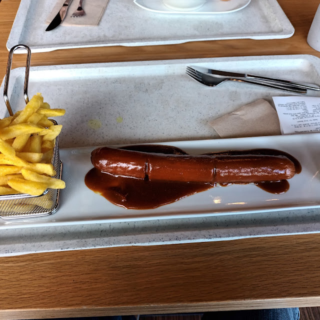 Currywurst Mit Pommes Frites