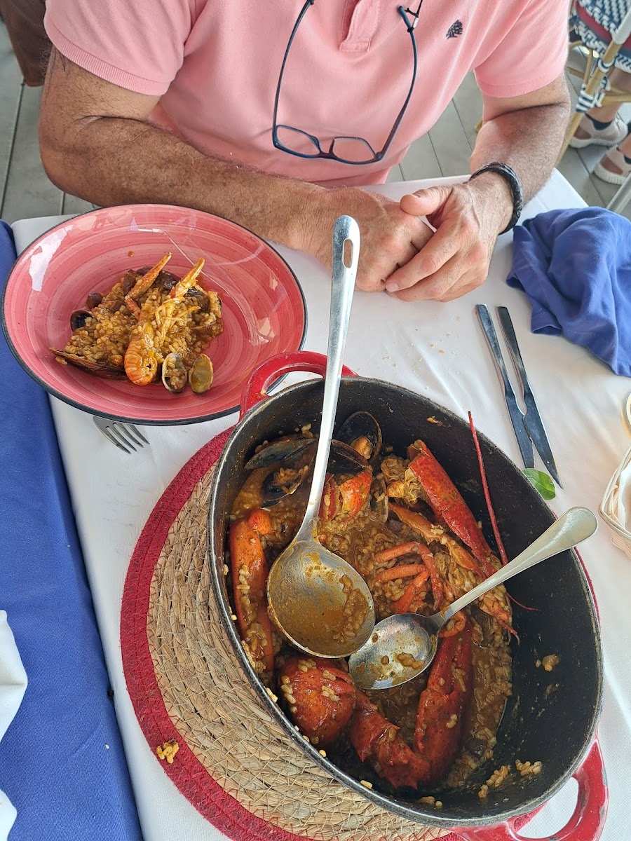 Bahia Blanca Restaurante & Cafe - Photo 9