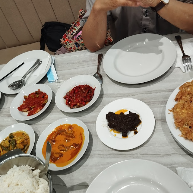 Nasi Telur Barendo Rendang