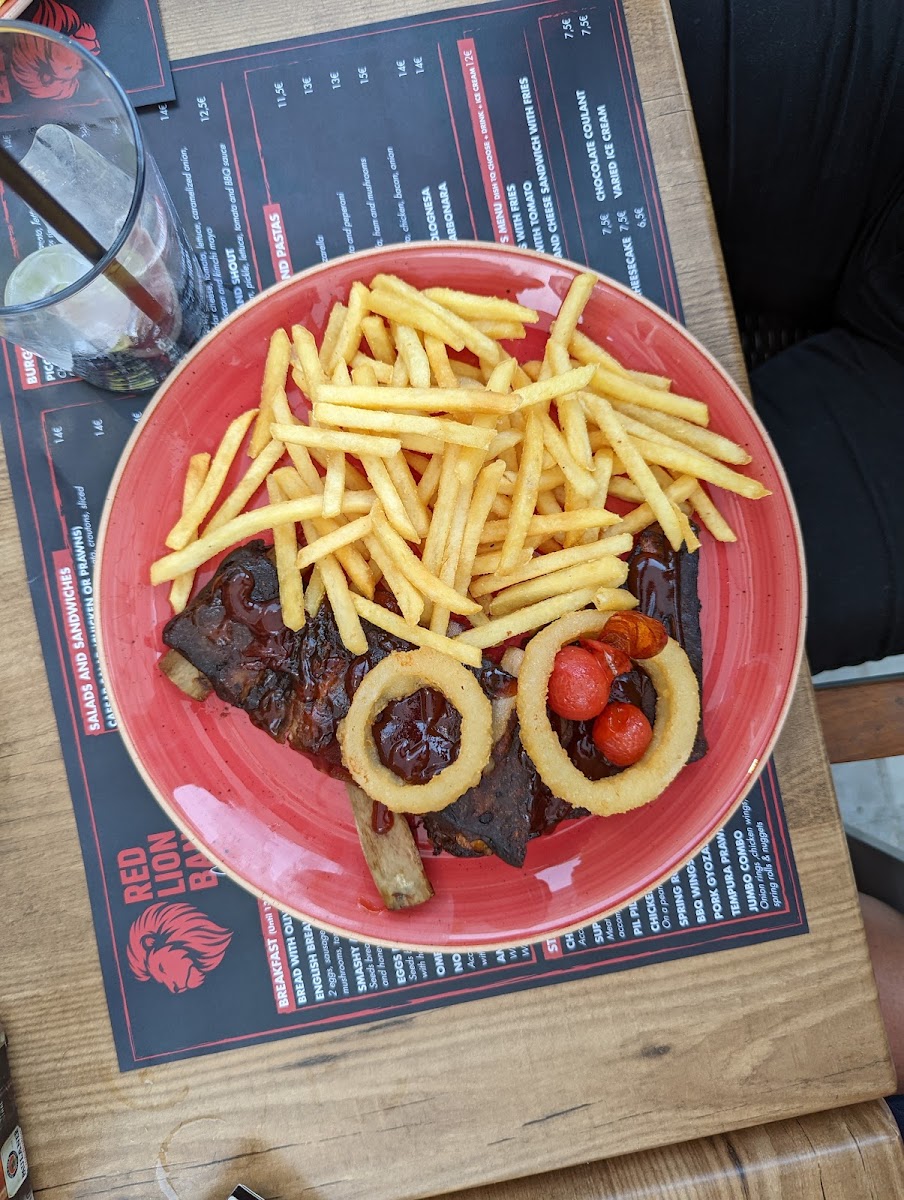 Restaurante Red Lion Banus - Photo 4