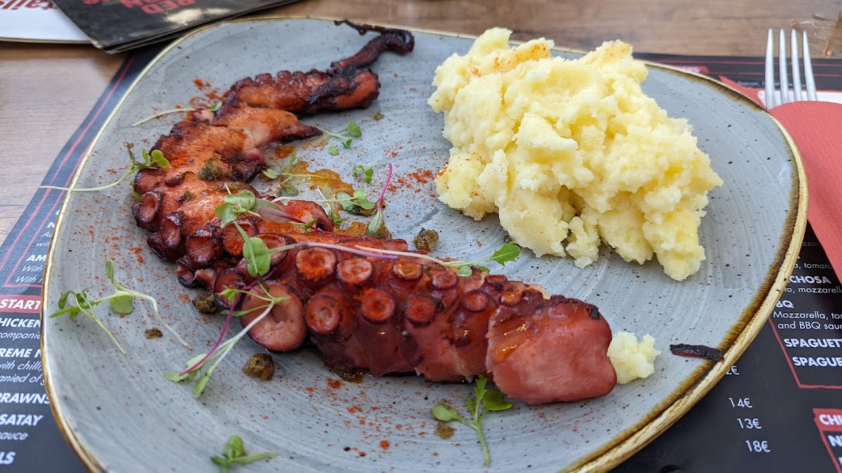 Restaurante Red Lion Banus - Photo 6