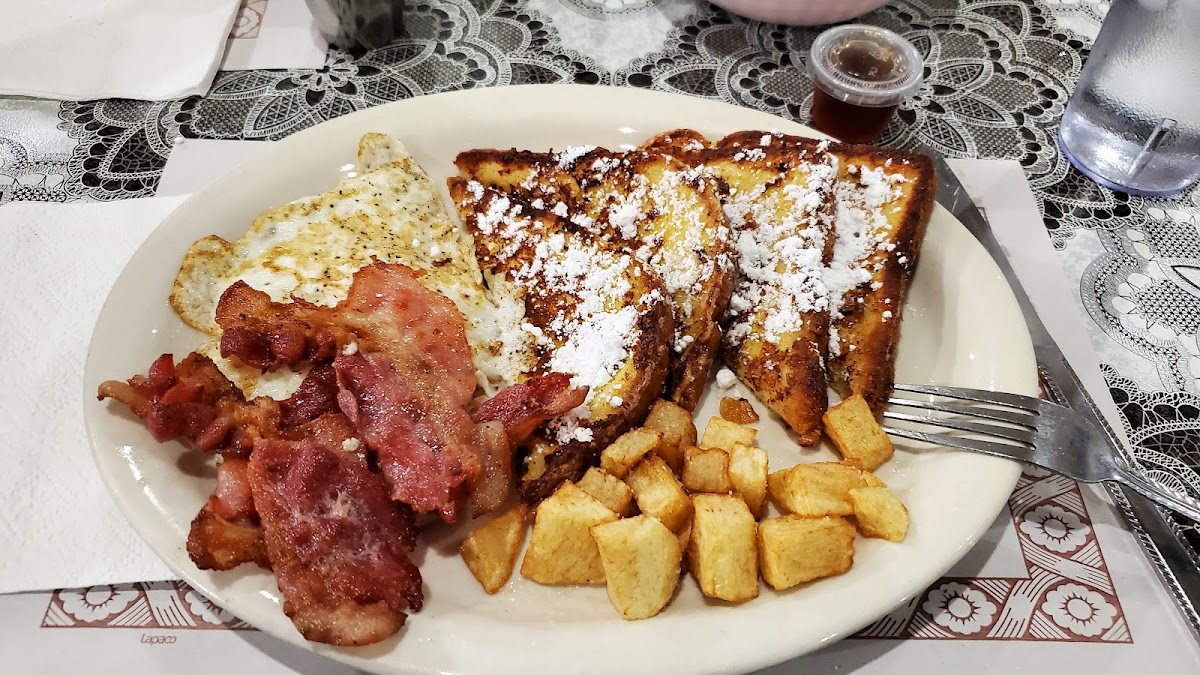 Alma's Family Restaurant - Photo 1