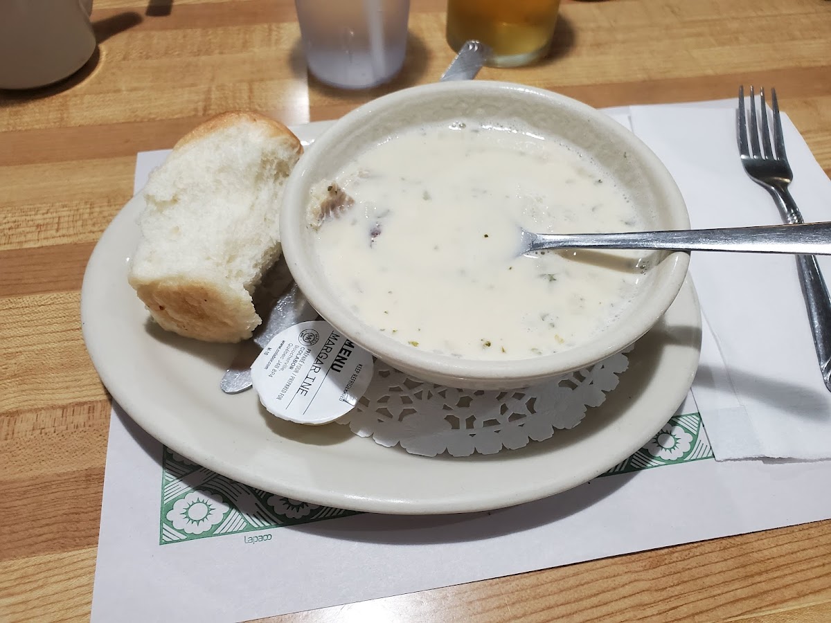 Alma's Family Restaurant - Photo 4