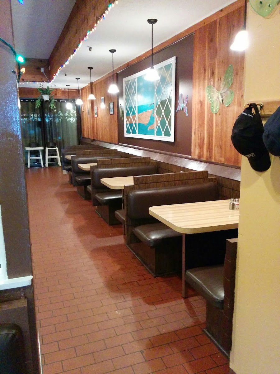 Alma's Family Restaurant - Photo 5