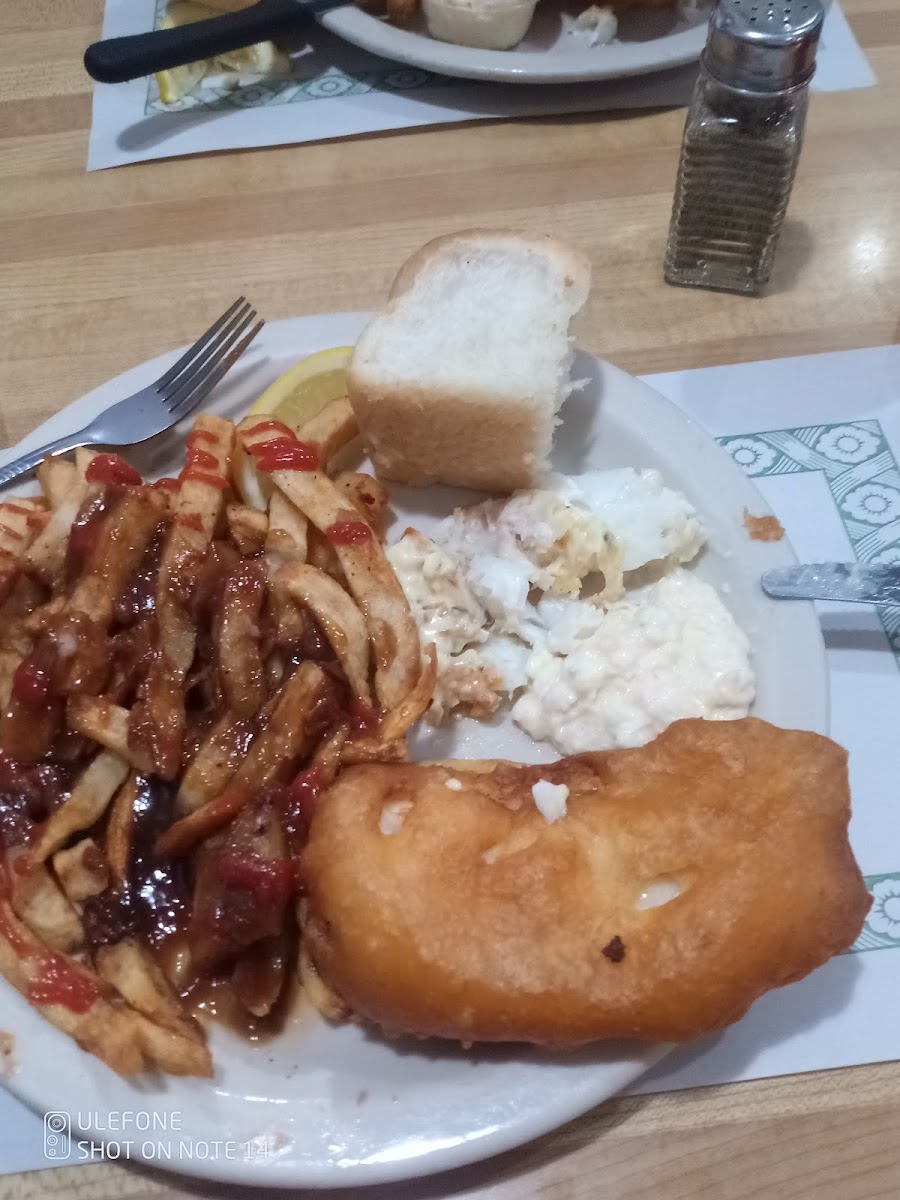 Alma's Family Restaurant - Photo 8