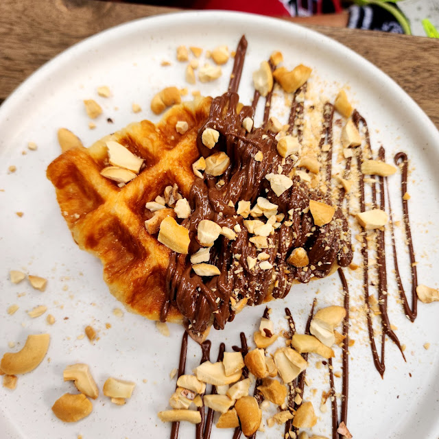 ครอฟเฟิล nutella