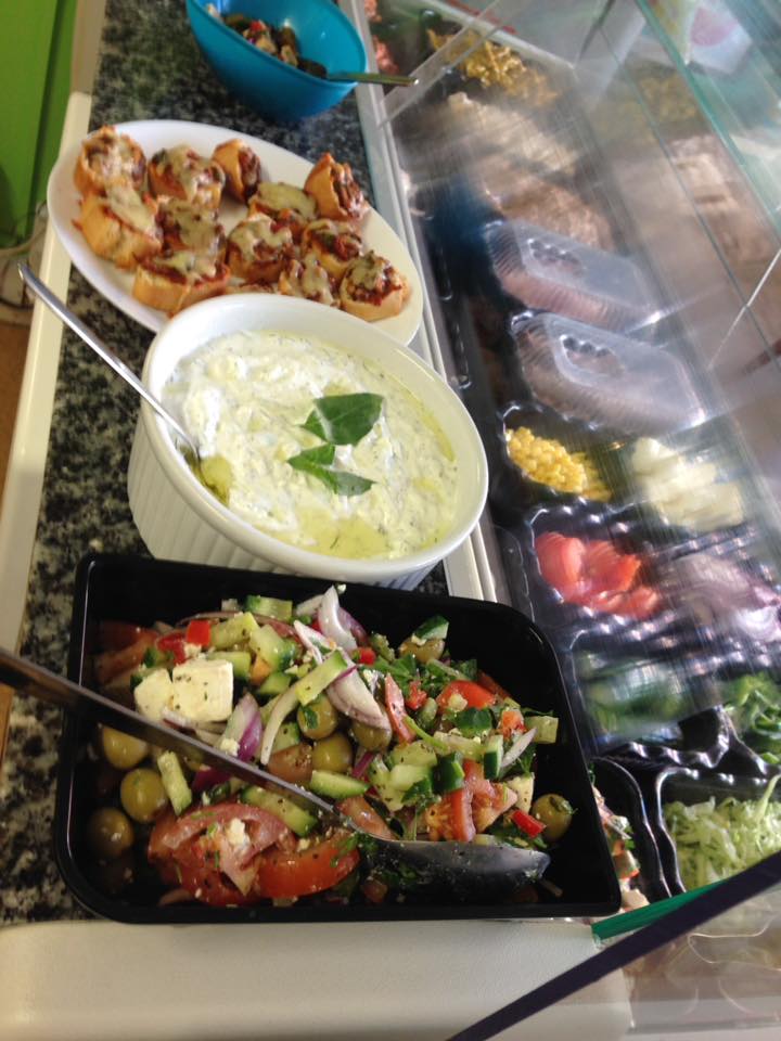 Turquoise Sandwich Bar - Photo 1
