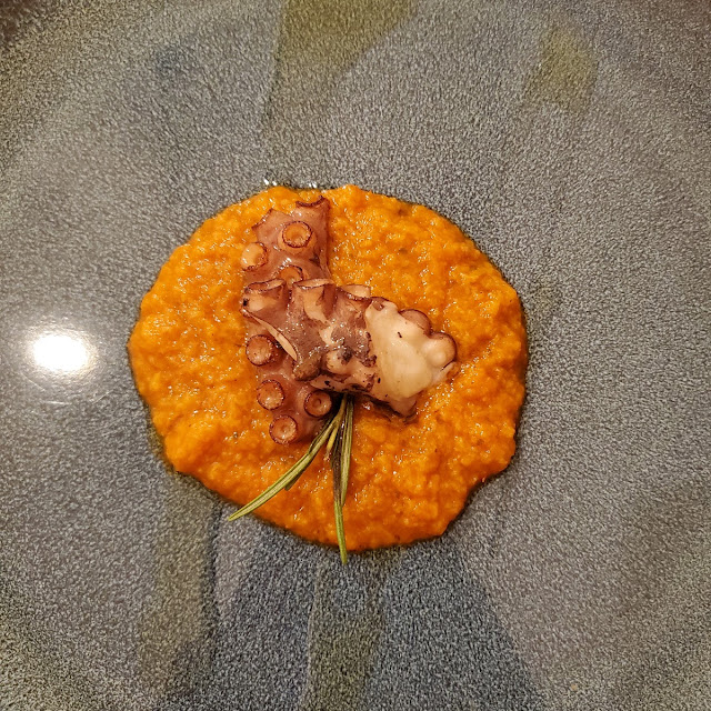 Pappa Al Pomodoro Con Polpo Parte Dell'antipasto Di Mare