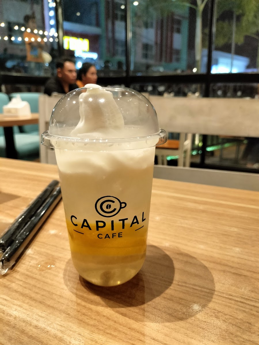 CAPITAL CAFE - Photo 4