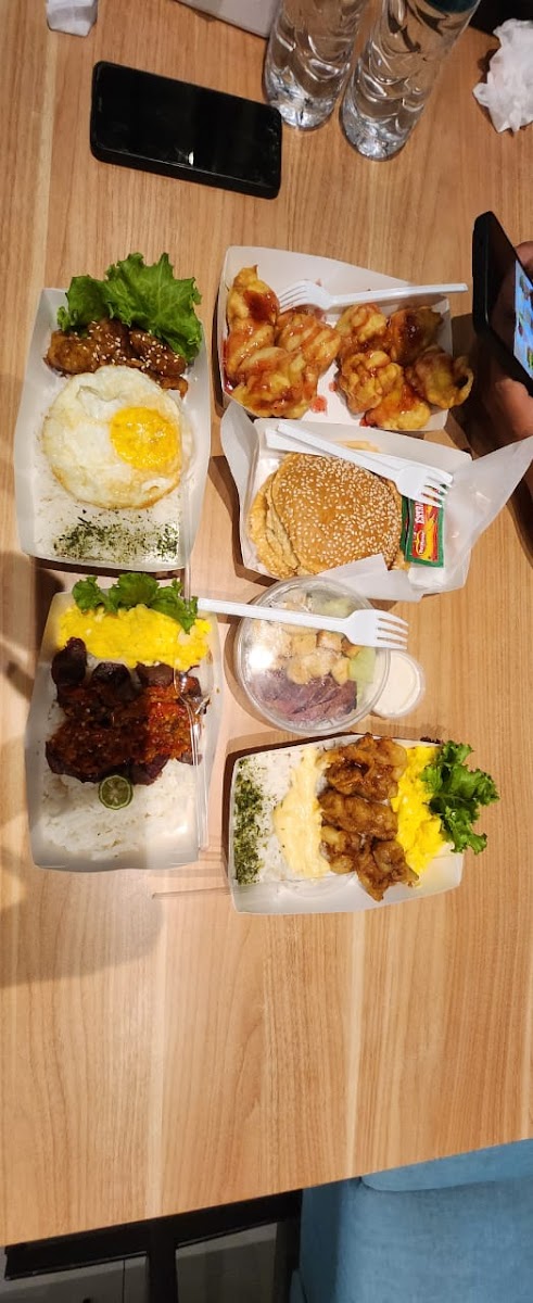 CAPITAL CAFE - Photo 5