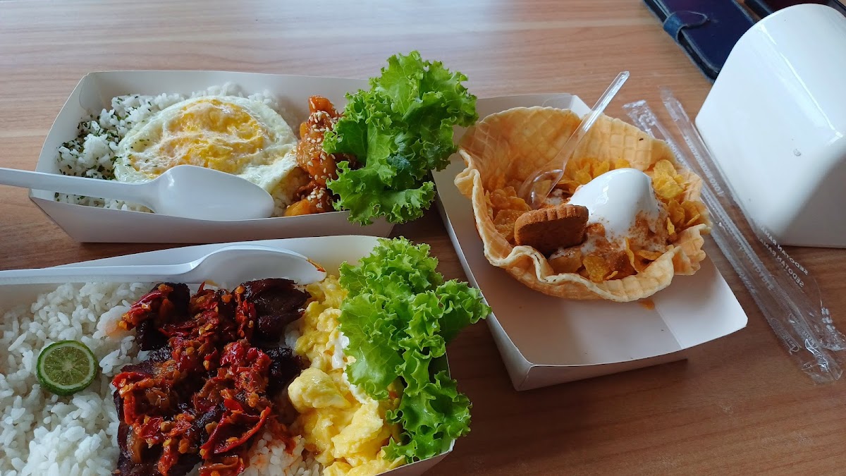 CAPITAL CAFE - Photo 8