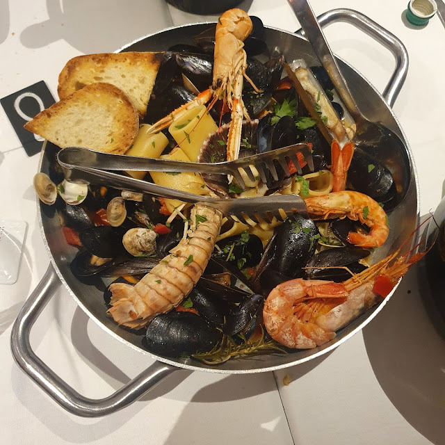 Pentolaccia Con Paccheri E Crostini Di Pane Una Bontà