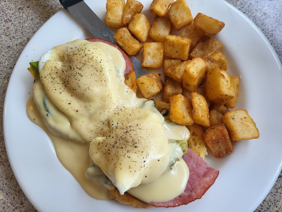 Bear's Den Restaurant - Photo 8