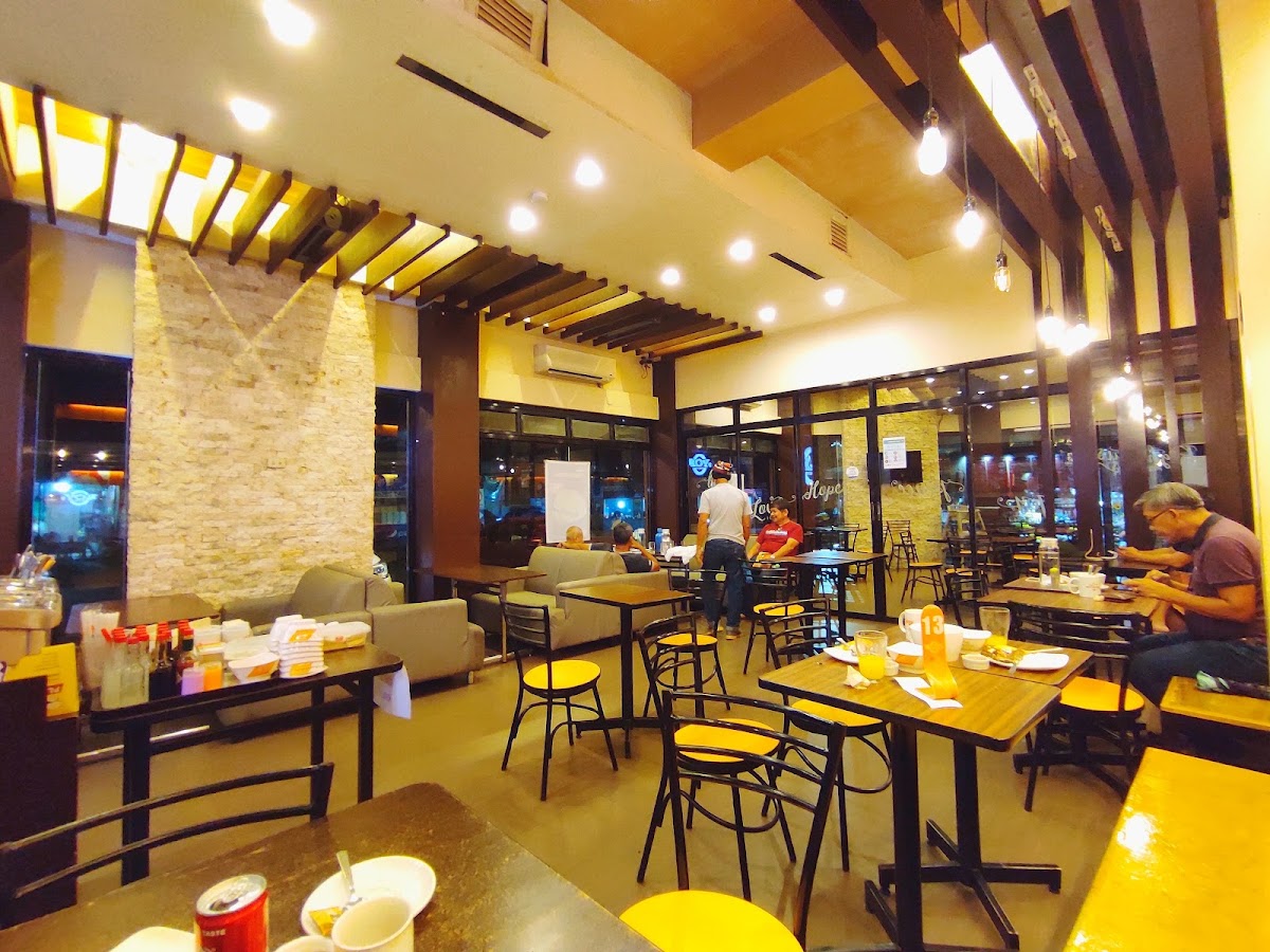 Roy's Bistro Malaybalay - Photo 3
