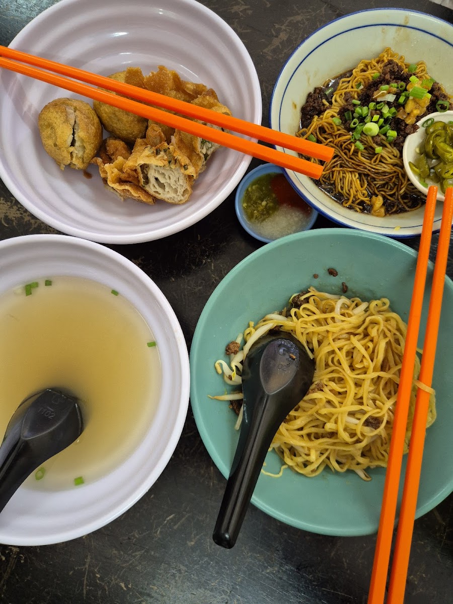 Yuan Mun Restaurant • 常满茶餐厅 - Photo 9