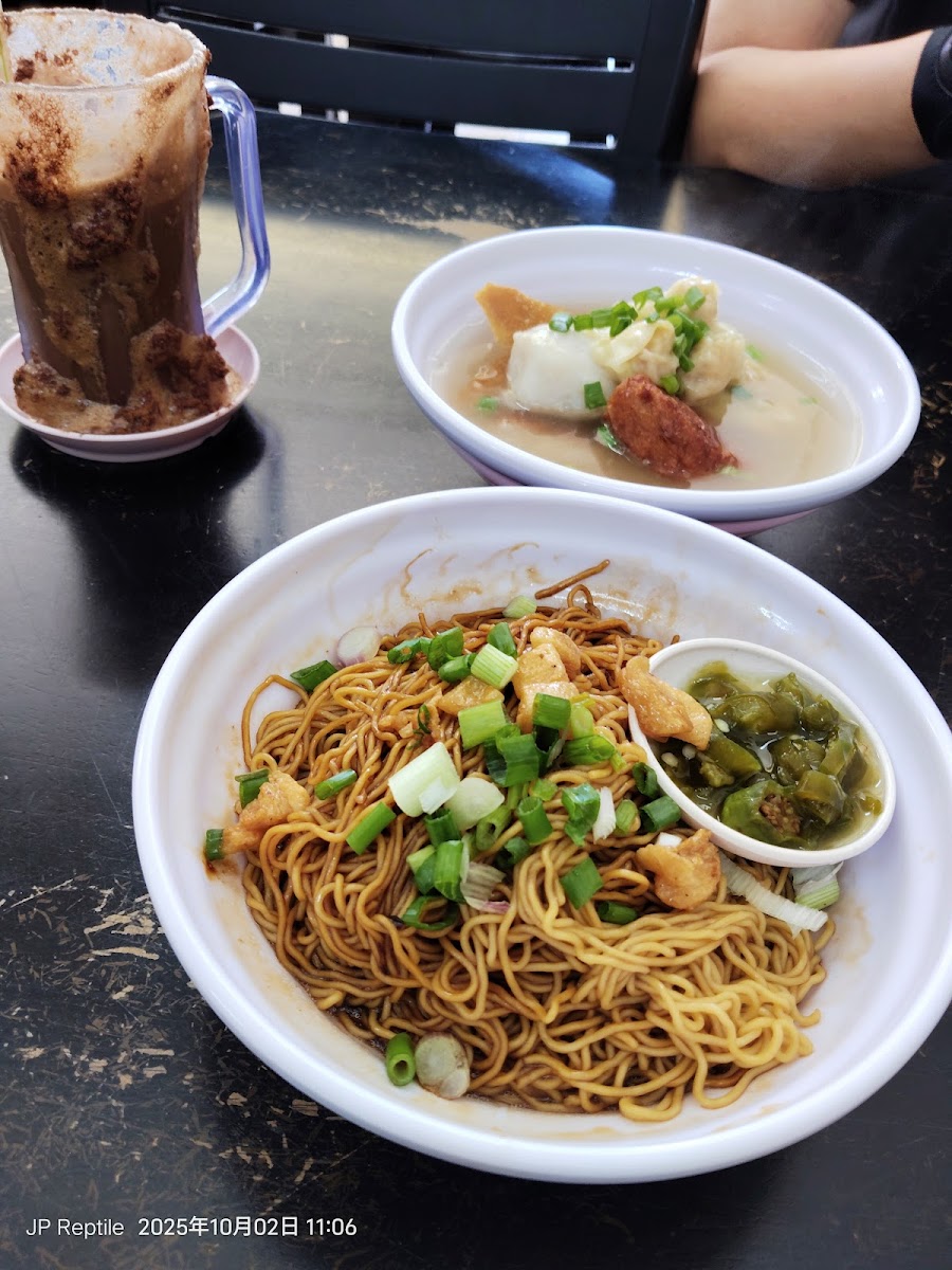 Yuan Mun Restaurant • 常满茶餐厅 - Photo 3