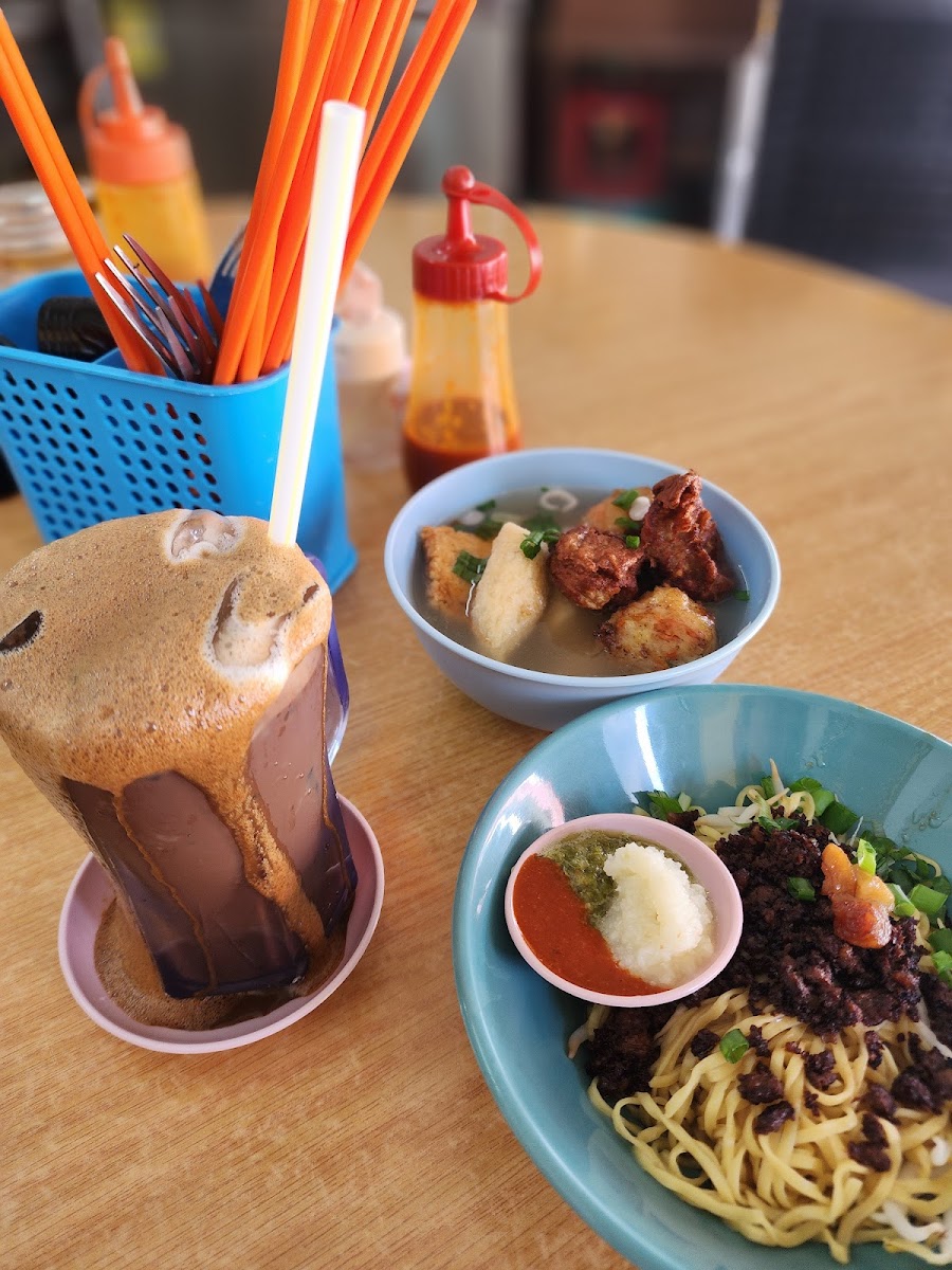 Yuan Mun Restaurant • 常满茶餐厅 - Photo 4