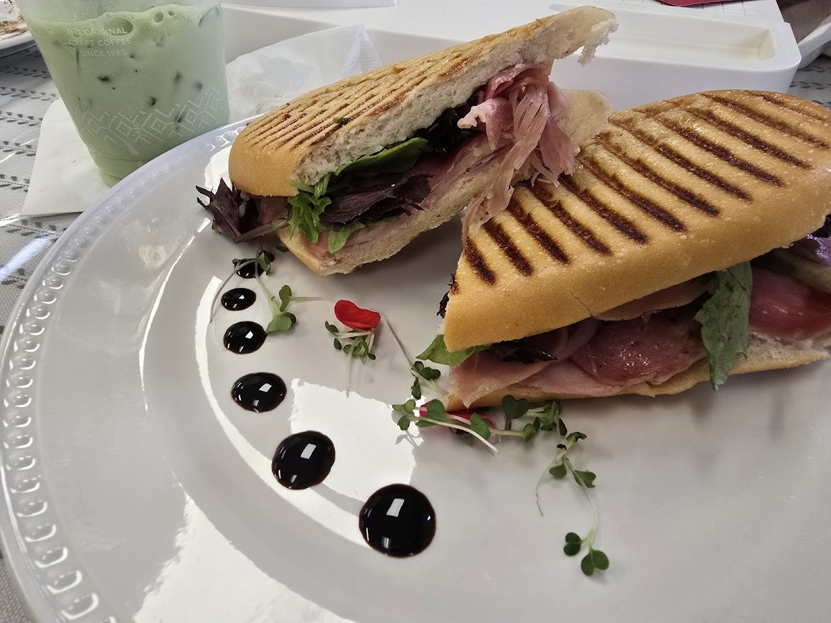 Italia Coffee & Bistro - Photo 5