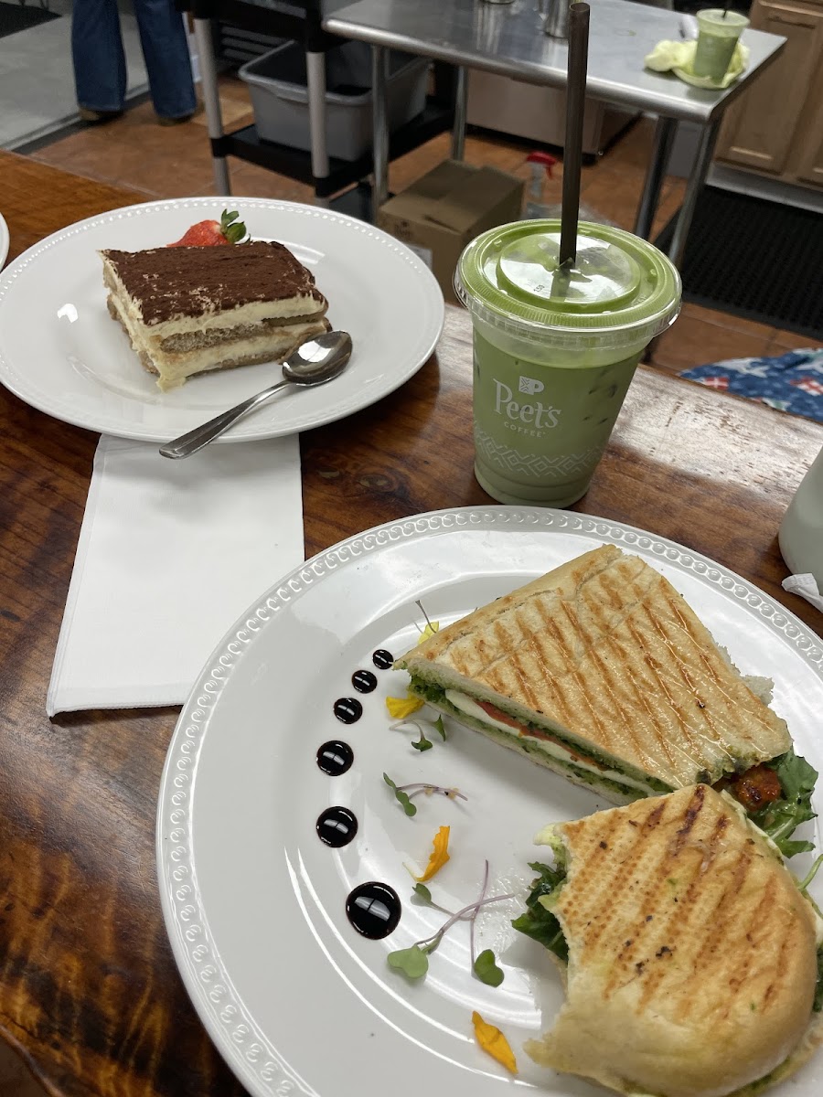 Italia Coffee & Bistro - Photo 8