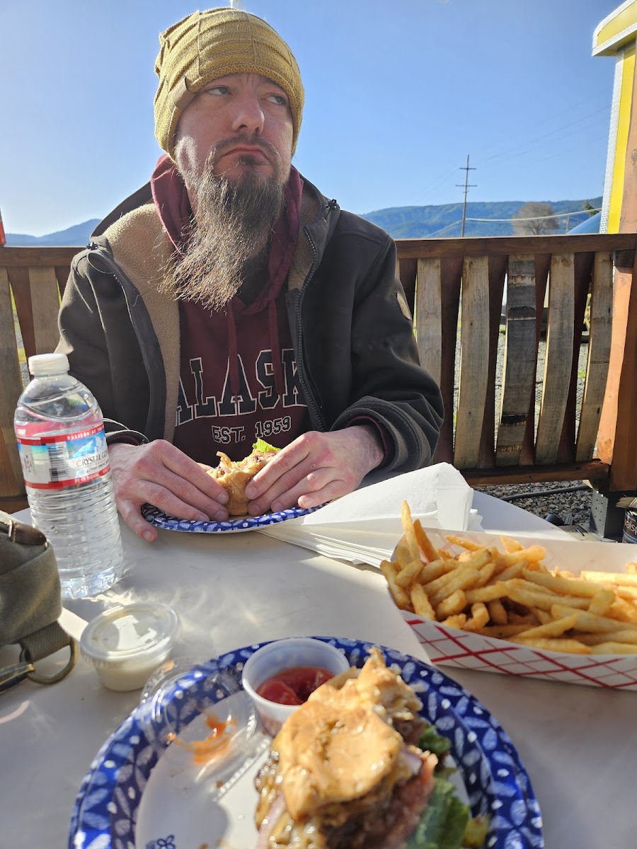 Rogue Burgers - Photo 9