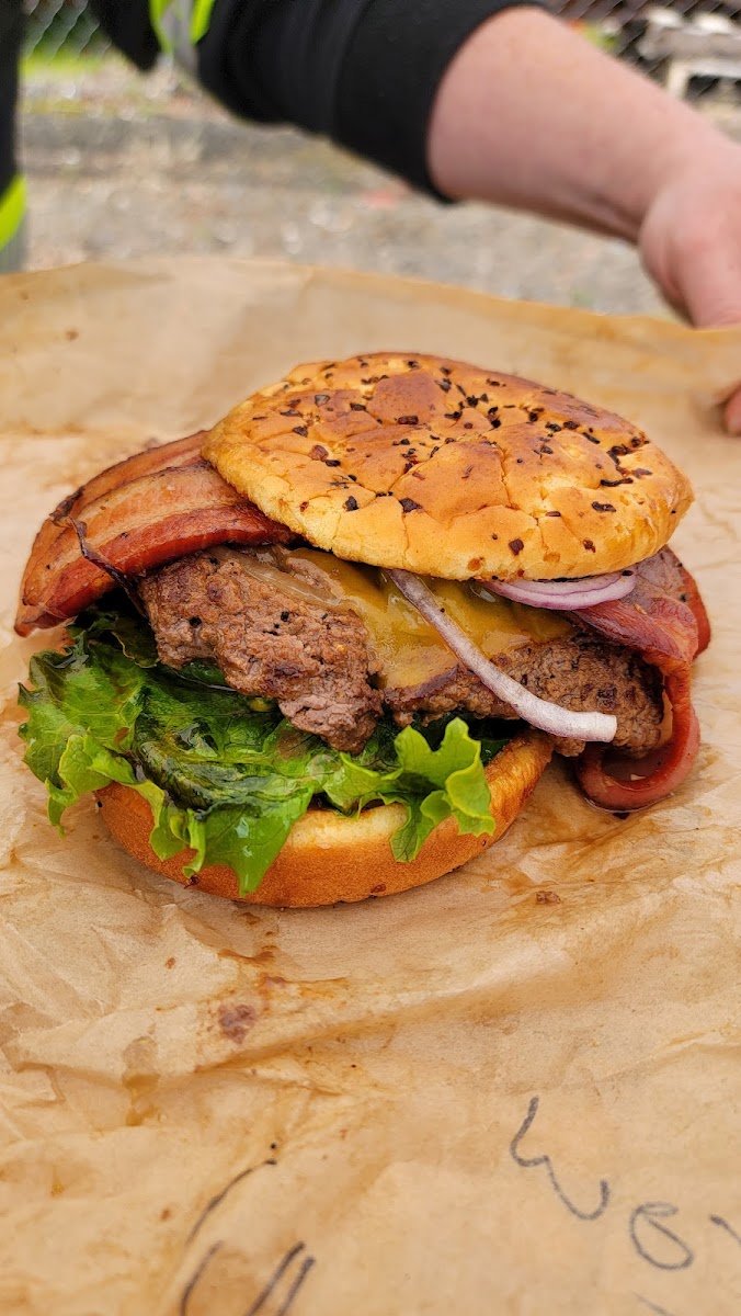 Rogue Burgers - Photo 4