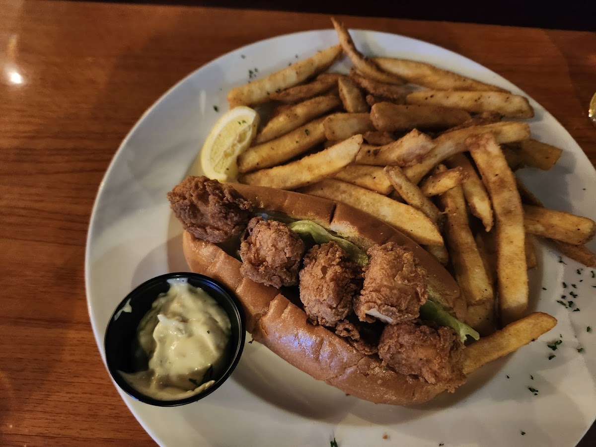 Lucky’s 777 Bar & Grill - Photo 9