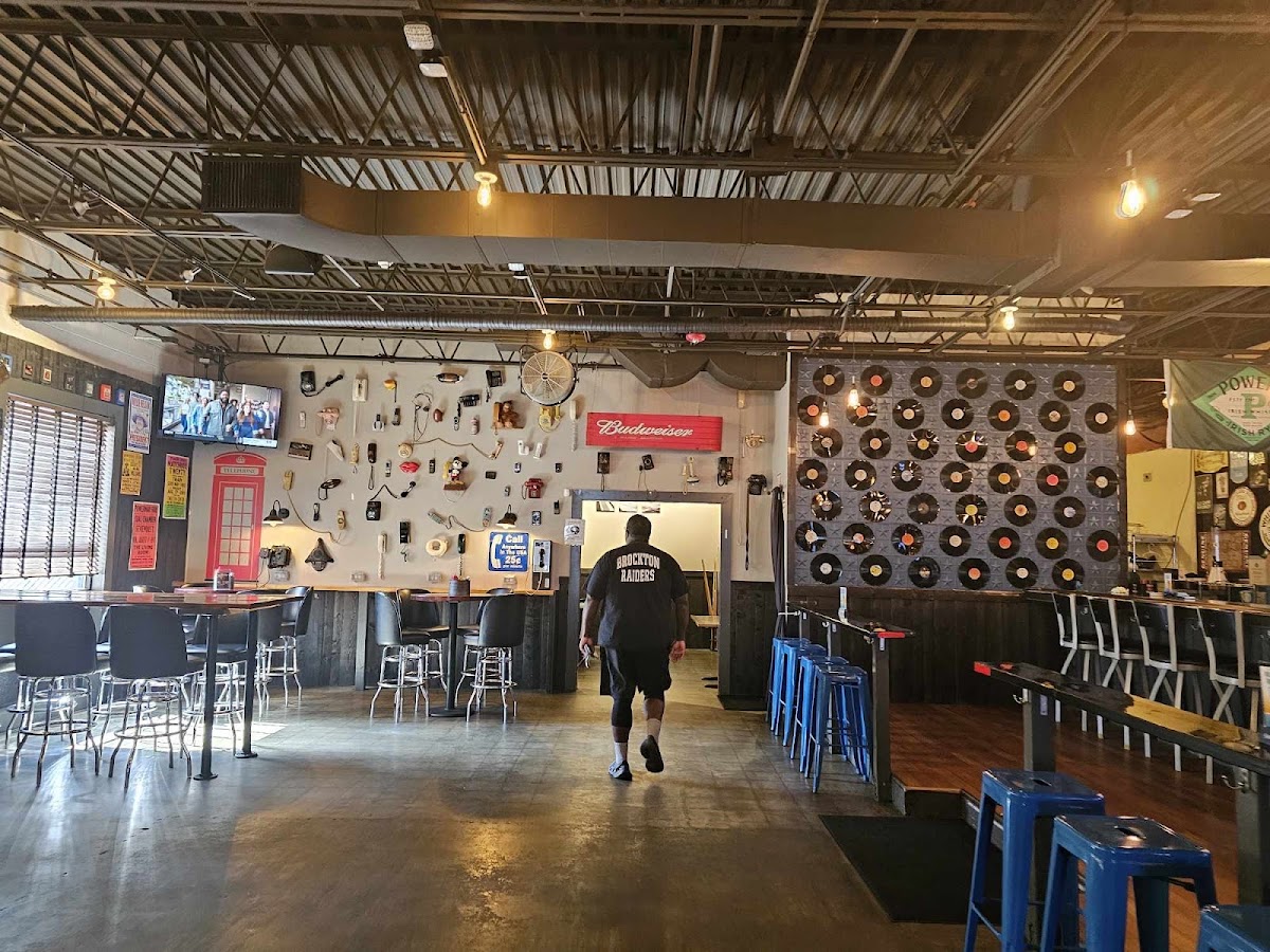 Lucky’s 777 Bar & Grill - Photo 6