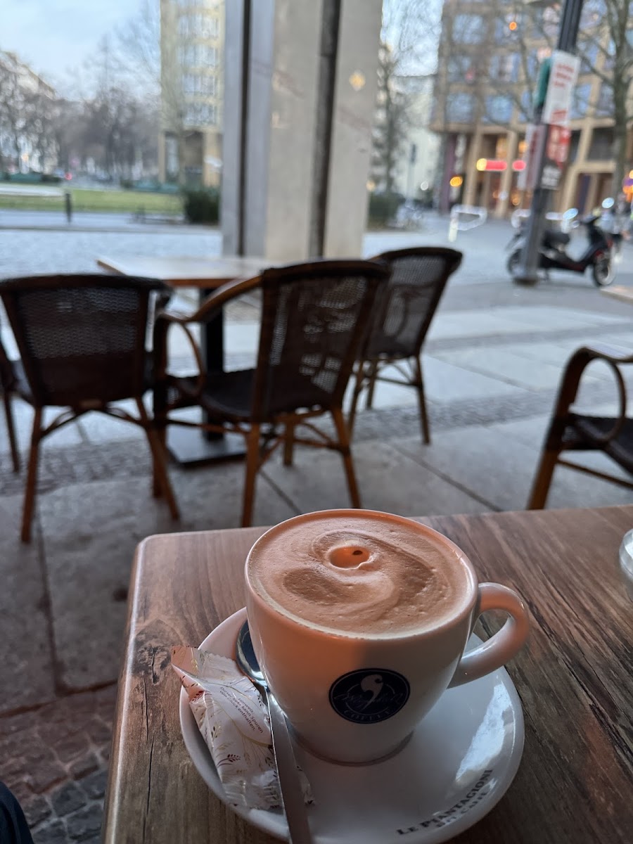 Meyerbeer Coffee Shop - Photo 3