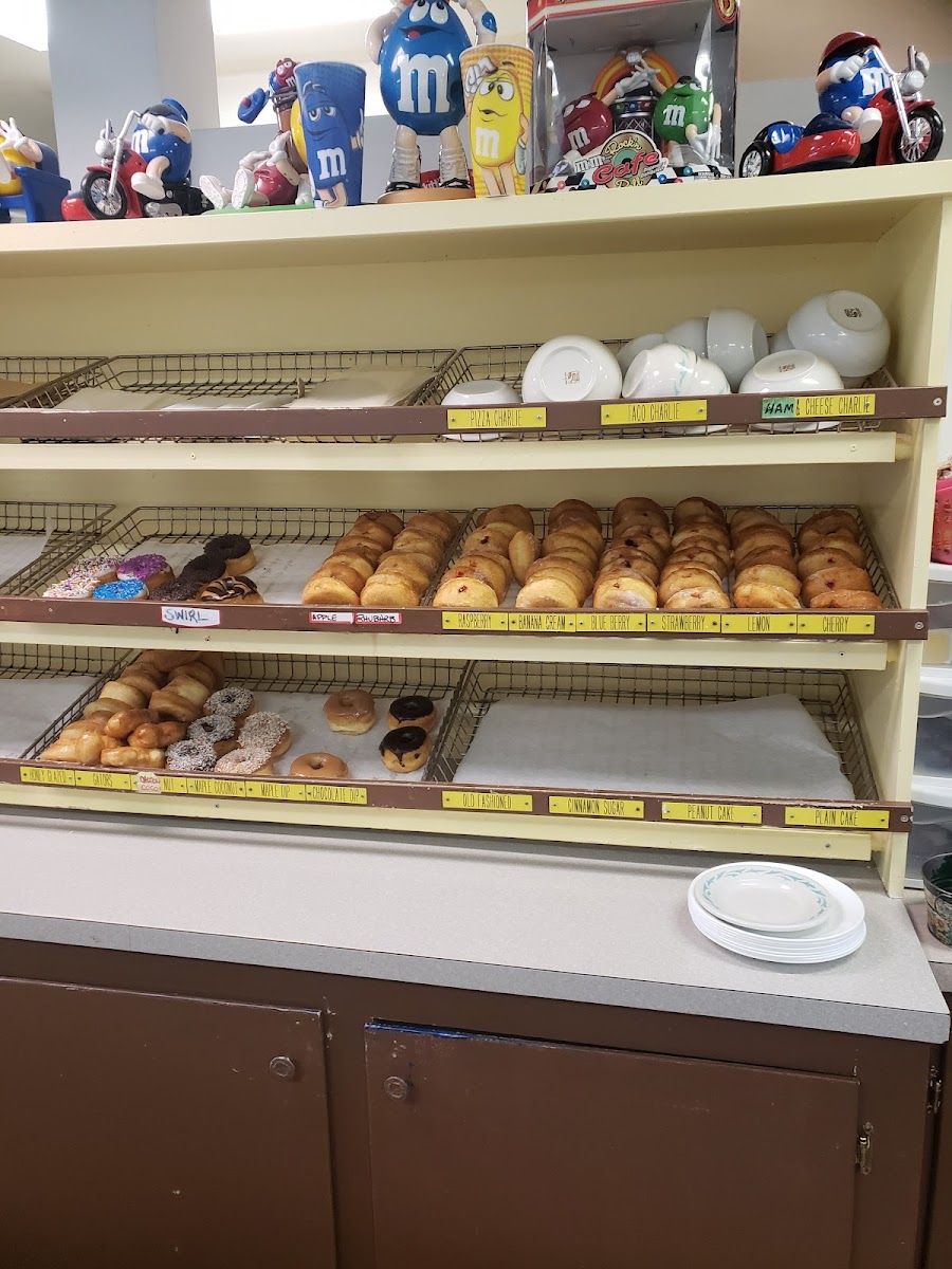 B.J.'s Doughnut - Photo 8