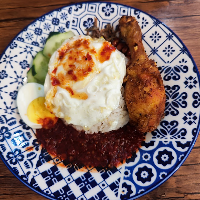 Nasi Lemak Ayam Goreng