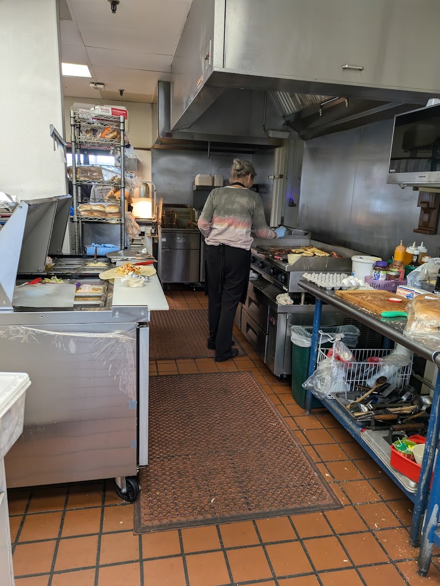 Ang's Lunch Car - Photo 8