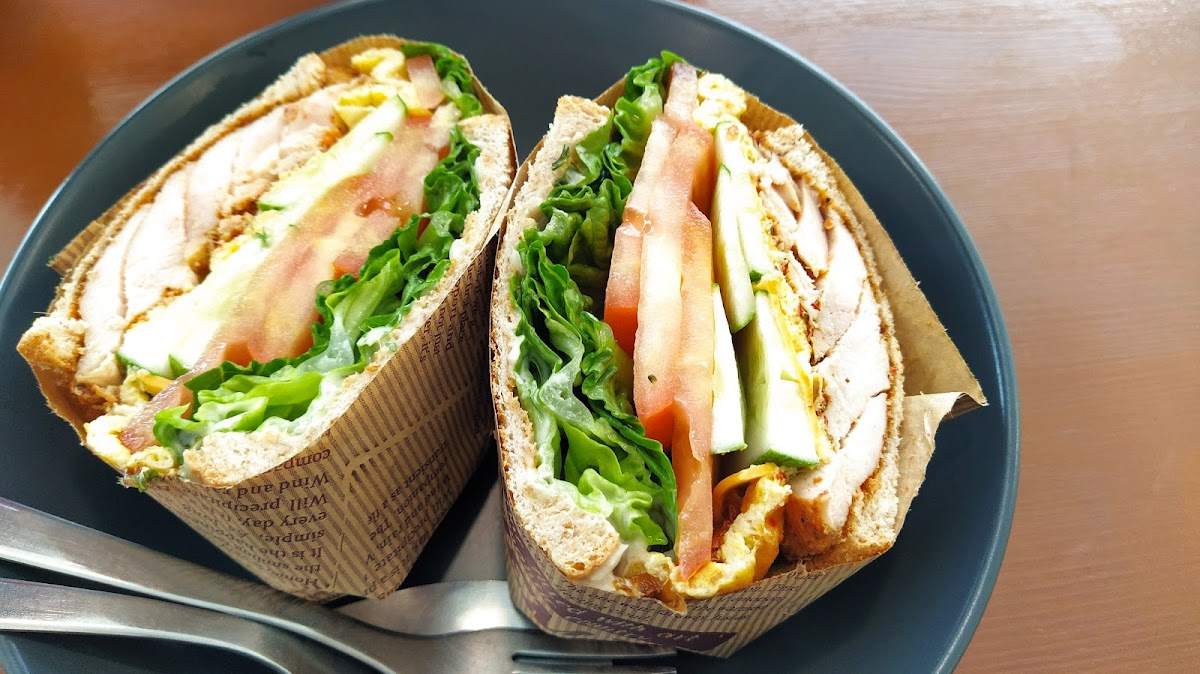 RealBites Cafe - Photo 7