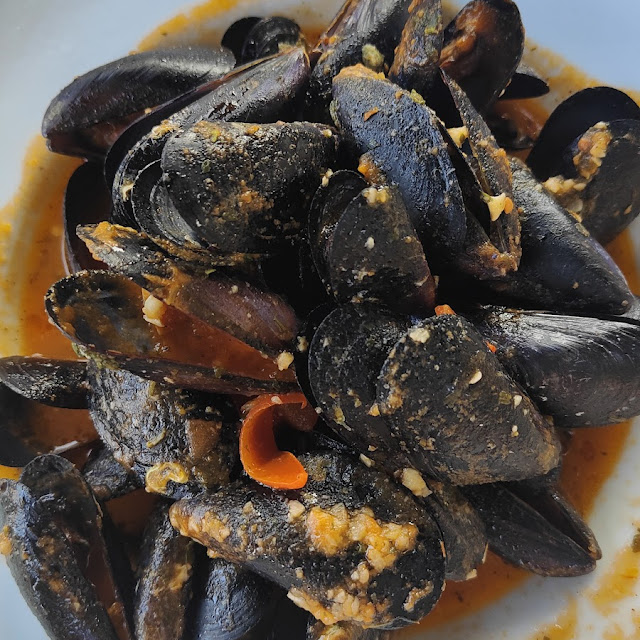 Mussels with Wine Sauce