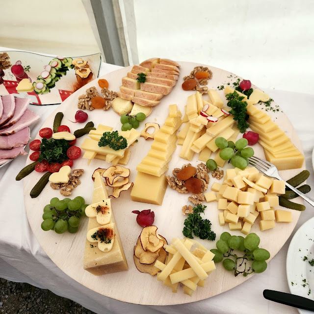 Diverse Käseplatte Zum 1 August Brunch