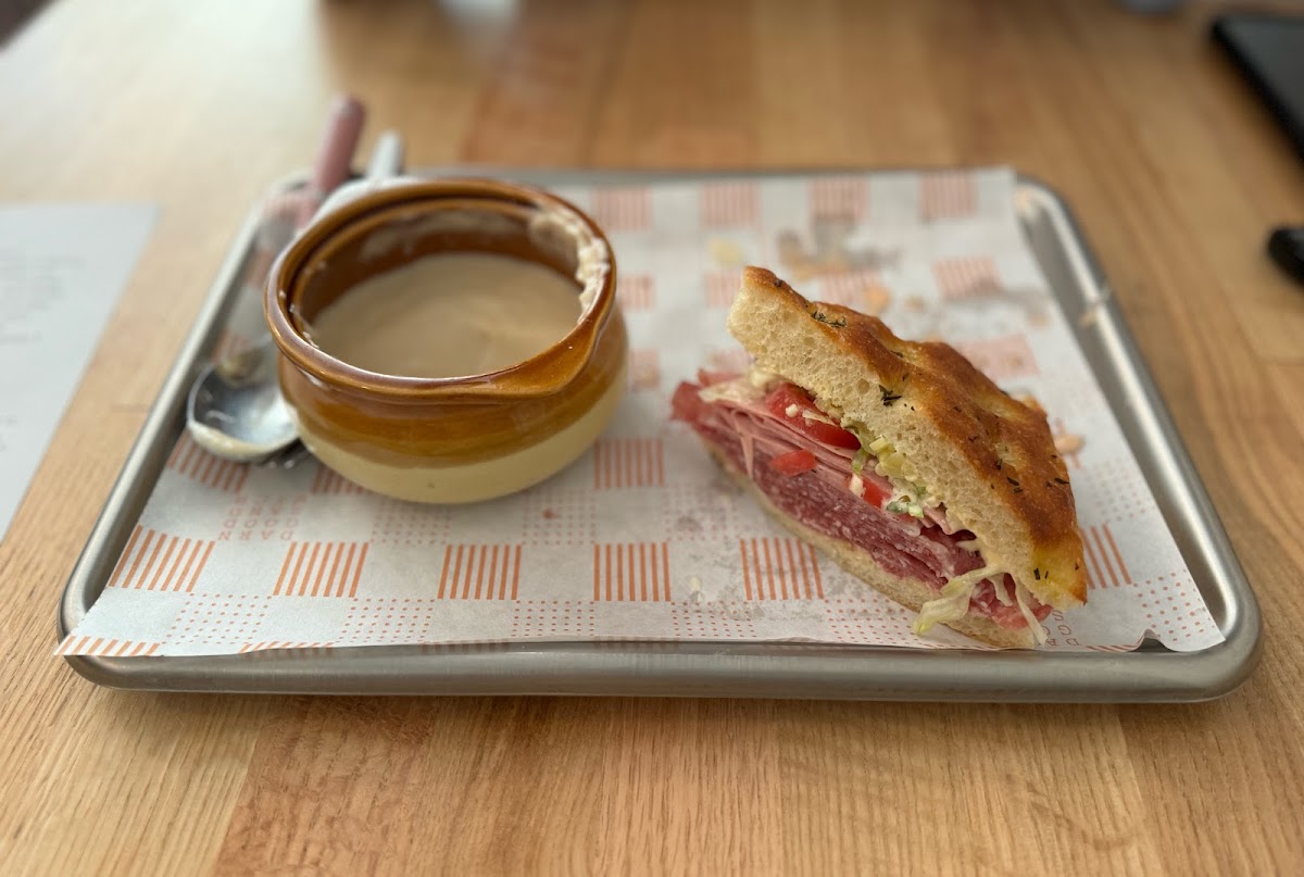 Ed’s Delicatessen - Photo 4