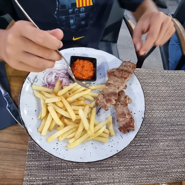 Grillteller Mit Pommes Frites