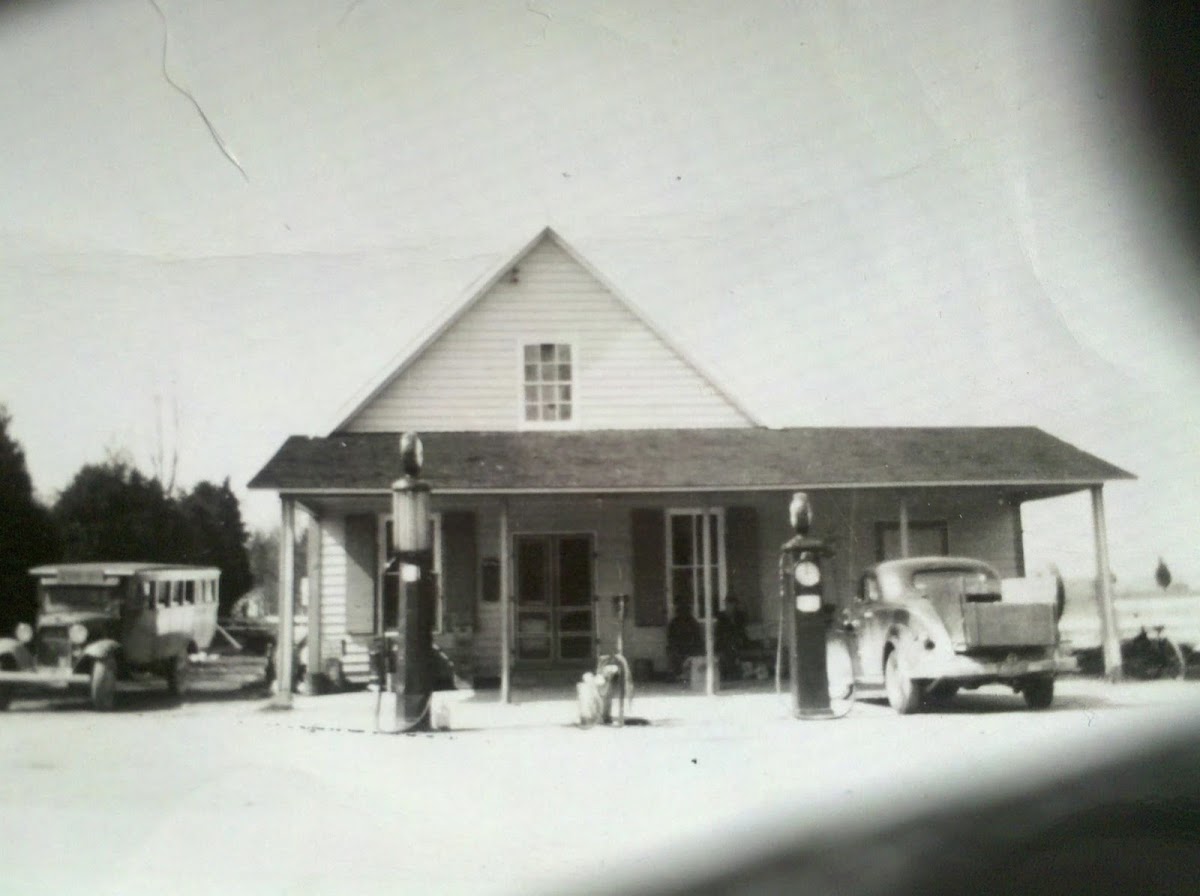 Neck District Grill - Photo 2
