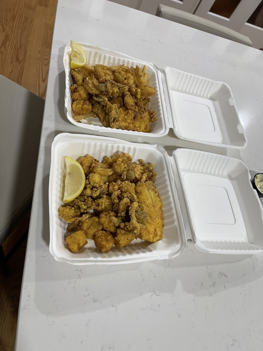 Donahue's Fish Market - Photo 8