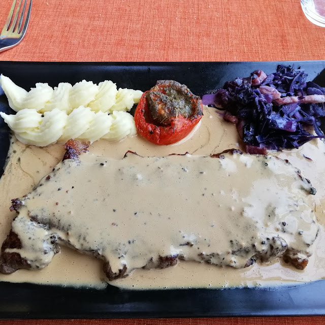 Steak with Potatoes and Gravy