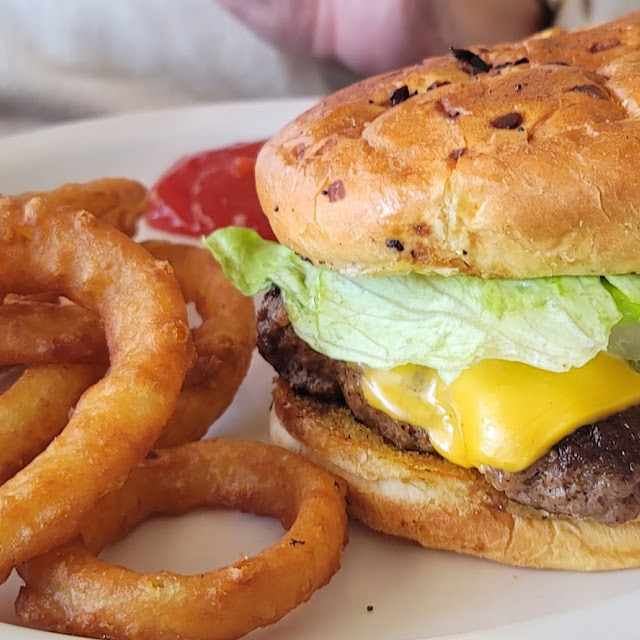 Cheeseburger & Onion Rings