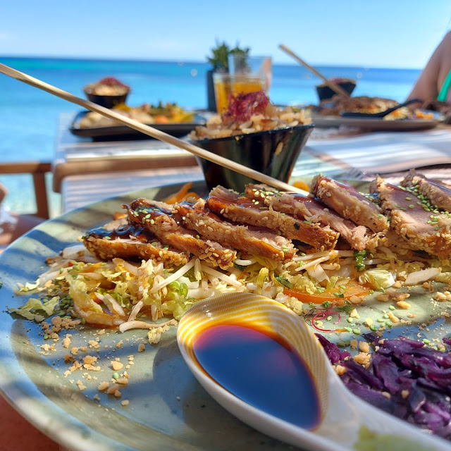 Tataki de Thon - Riz Sauté Et Salade Thaï