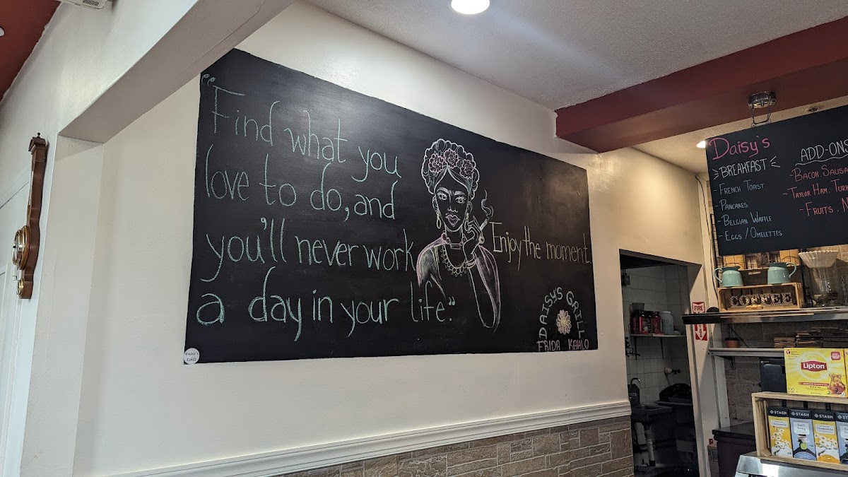 Daisy's Grill - Photo 6