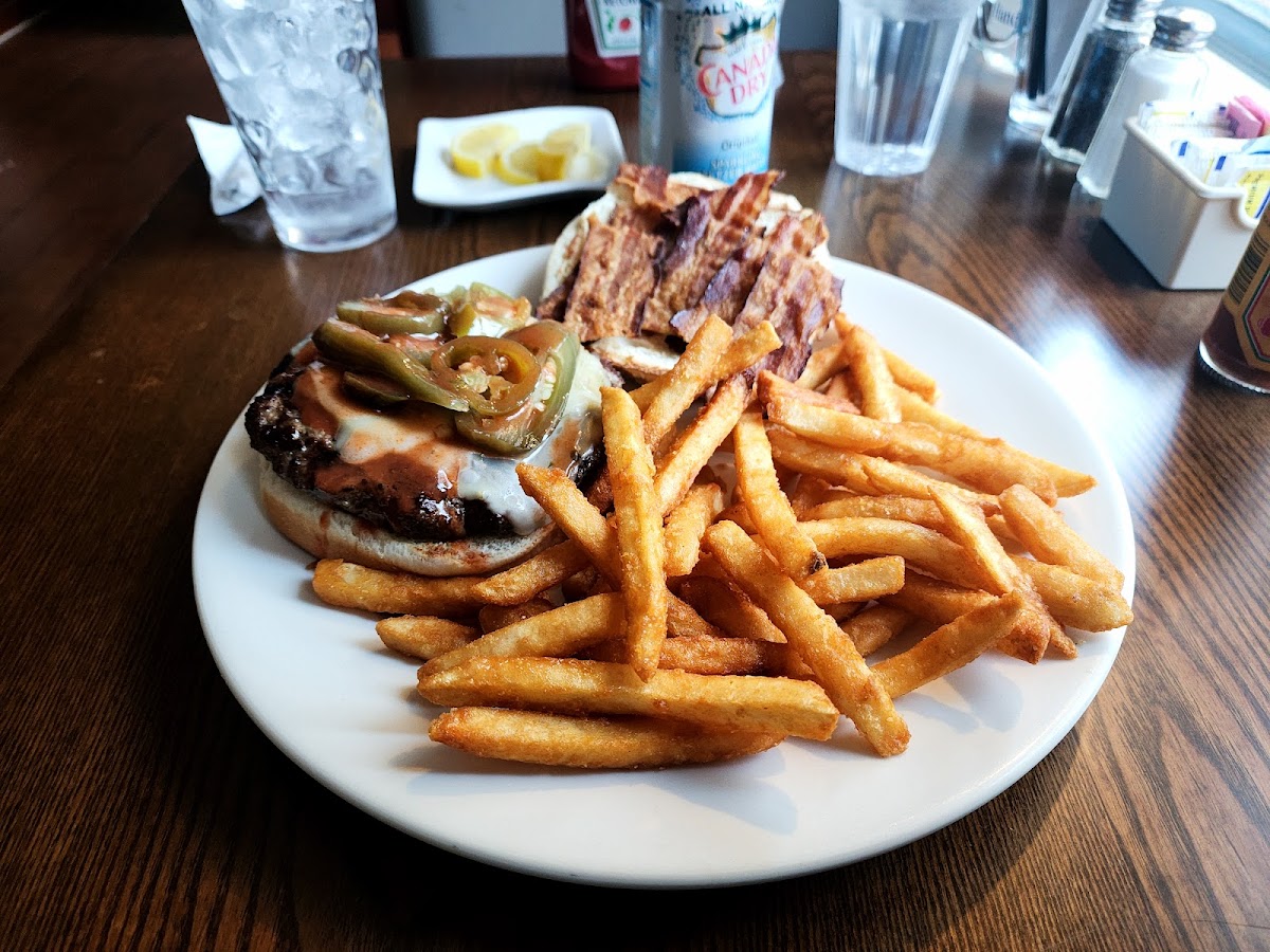 Daisy's Grill - Photo 2