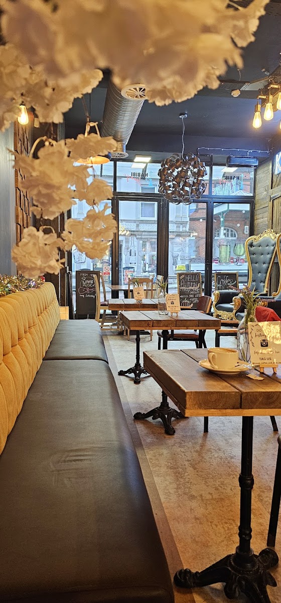 Kawa's Coffee and Wine Bar - Photo 5