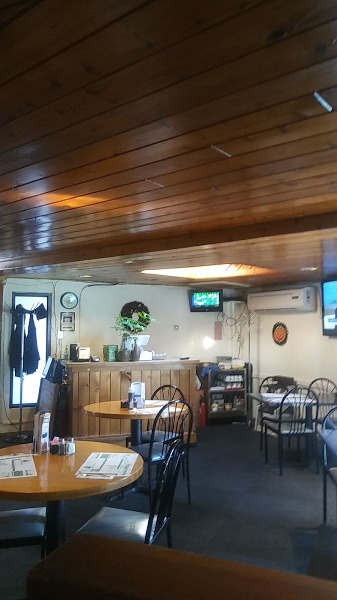 Frank's Restaurant - Photo 9