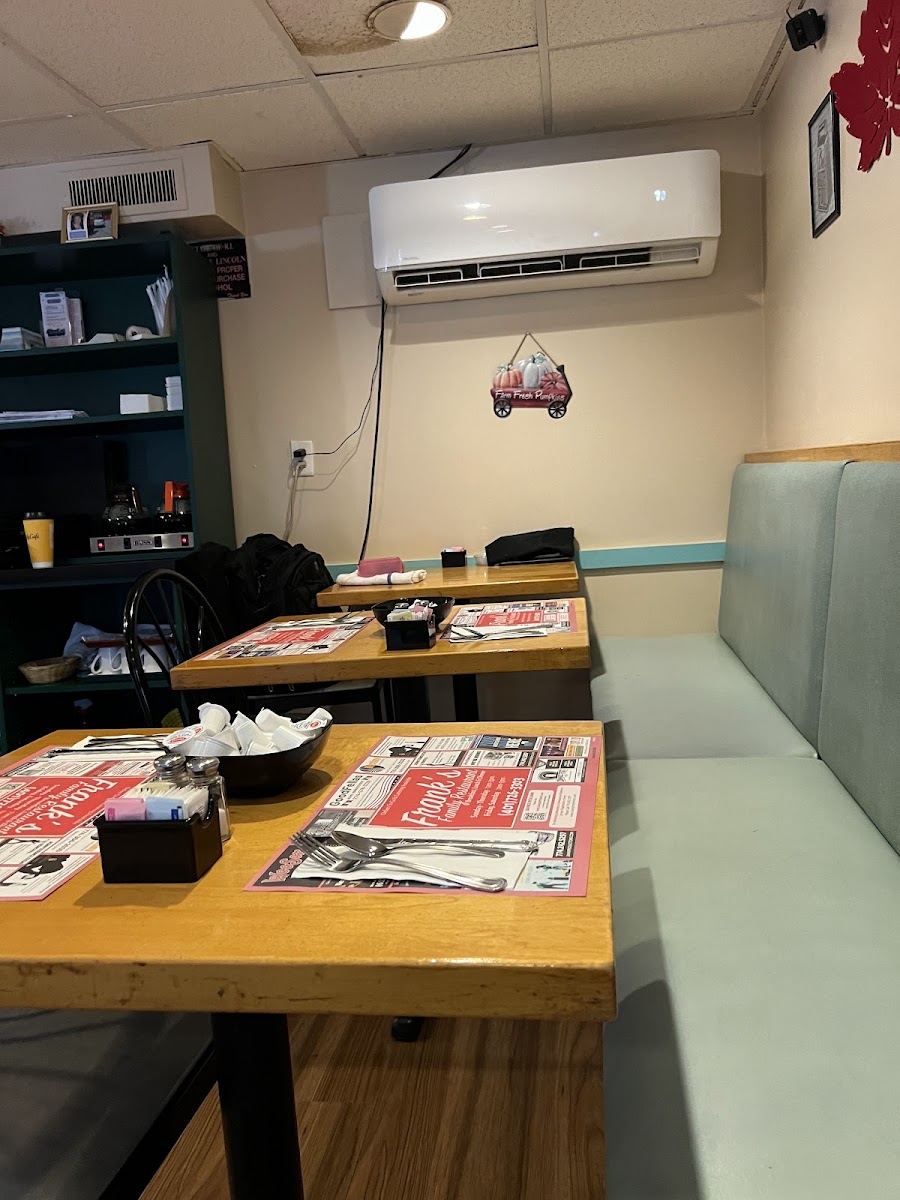 Frank's Restaurant - Photo 7