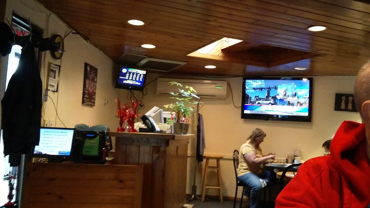 Frank's Restaurant - Photo 8