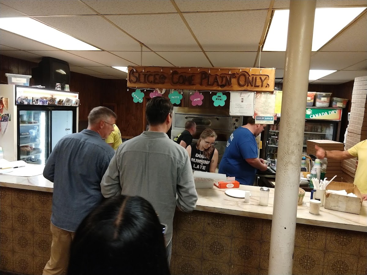 New York Pizzeria aka Slices - Photo 2