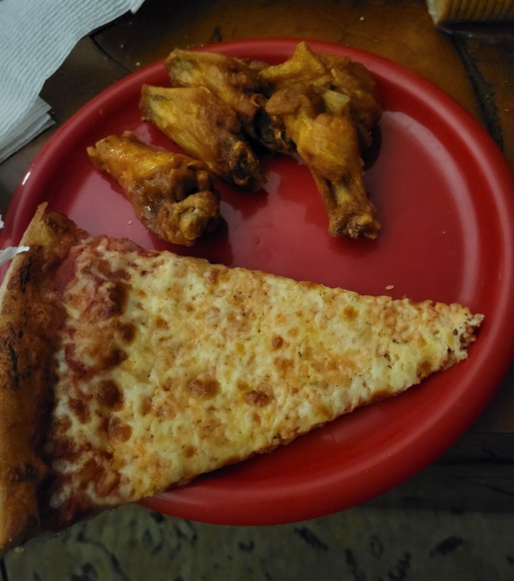 New York Pizzeria aka Slices - Photo 8