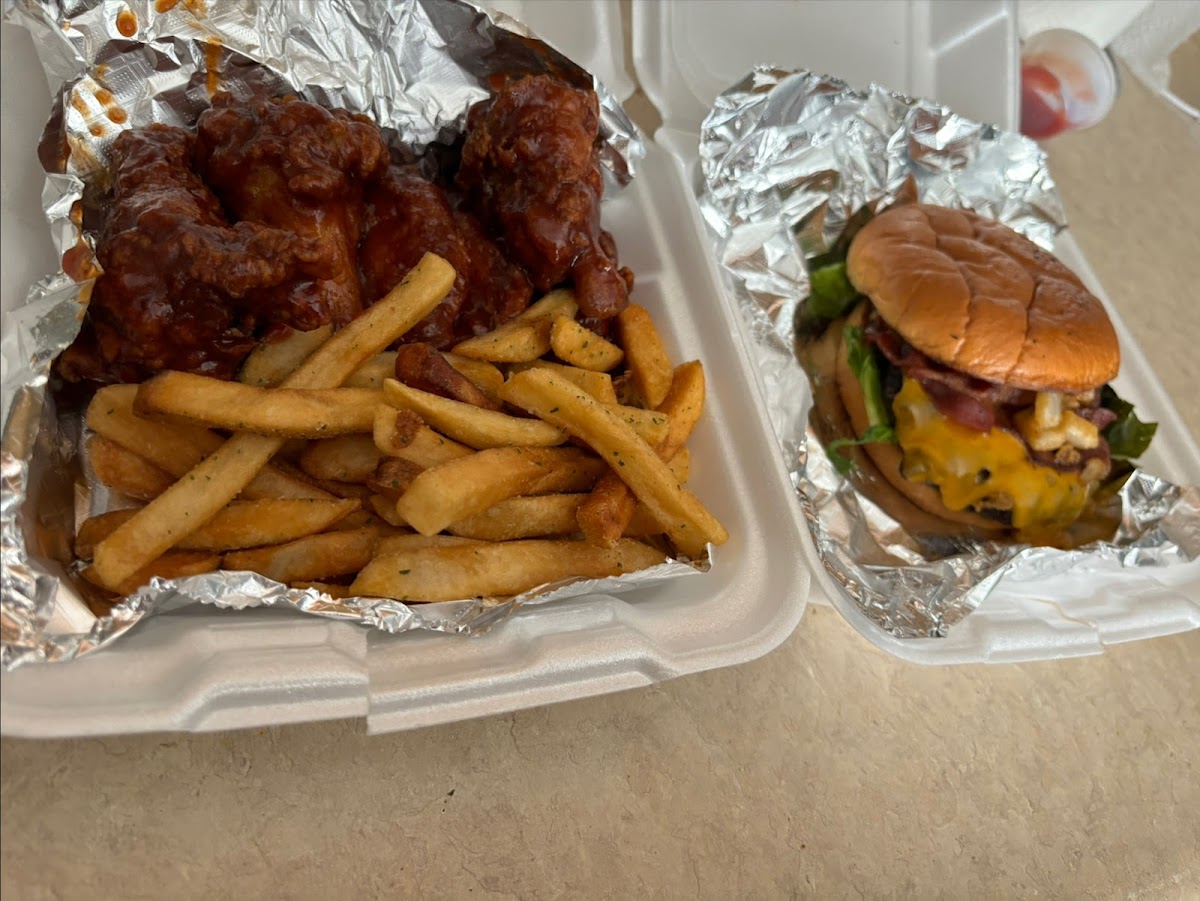 Wings and Burgers Grill Etc. - Photo 5